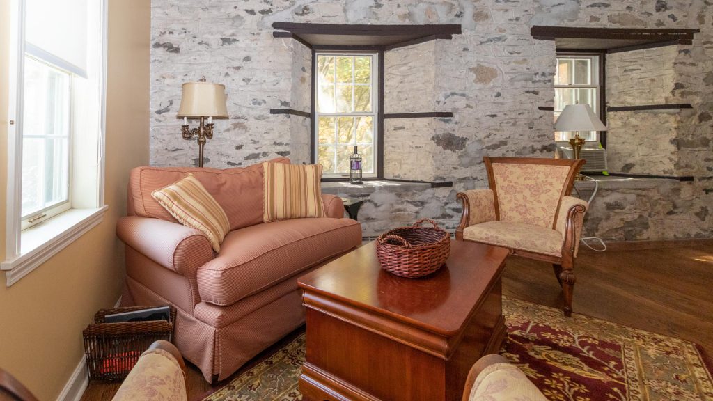 finger lakes vacation rental living room
